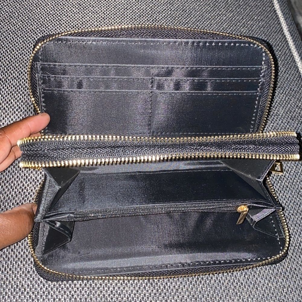 Wallet    - Picture 3 of 7